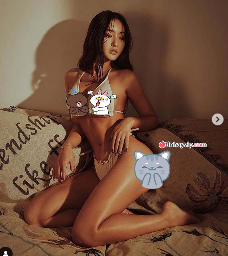 Hot girl 18+ Jini diện bikini gợi cảm 1