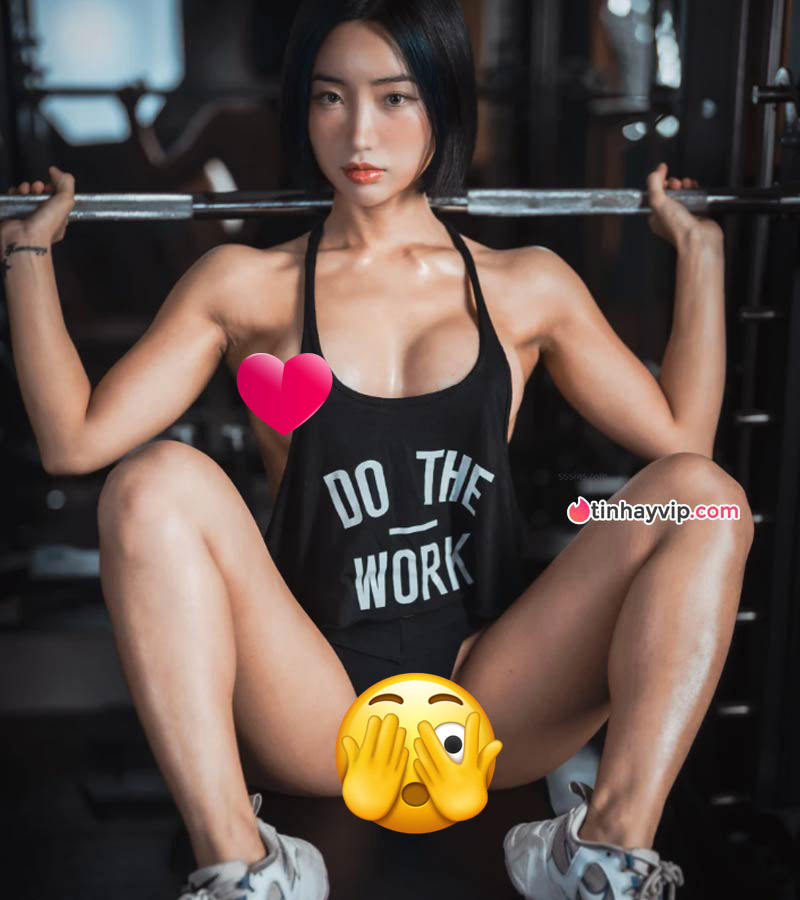 Hot girl 18+ khoe body chắc nịch 7