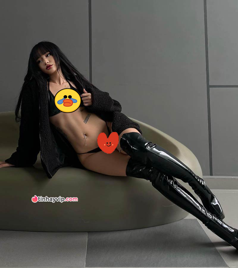 Leak ảnh cởi bạo của Quitmell 5