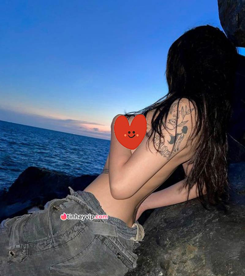 Leak ảnh cởi bạo của Quitmell 4