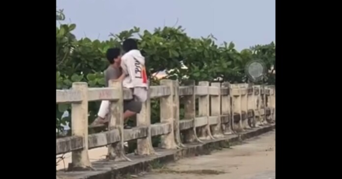 da-nang-1 Full clip cặp đôi nhún nhảy trên cầu tại Đà Nẵng gây sốc