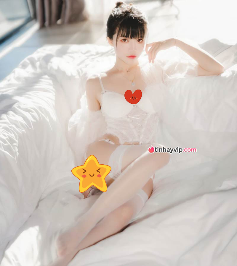Hot girl 18+ nổi tiếng sau video quảng cáo nội y 2
