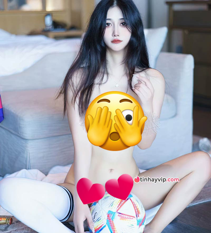 Hot girl 18+ Laura diện áo Barca nóng bỏng 7