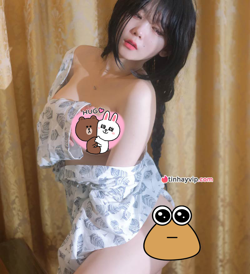 Hot girl 18+ Zia hớ hênh lộ cả cặp "vếu" phổng phao Hot girl 18+ Zia show vòng 1 2