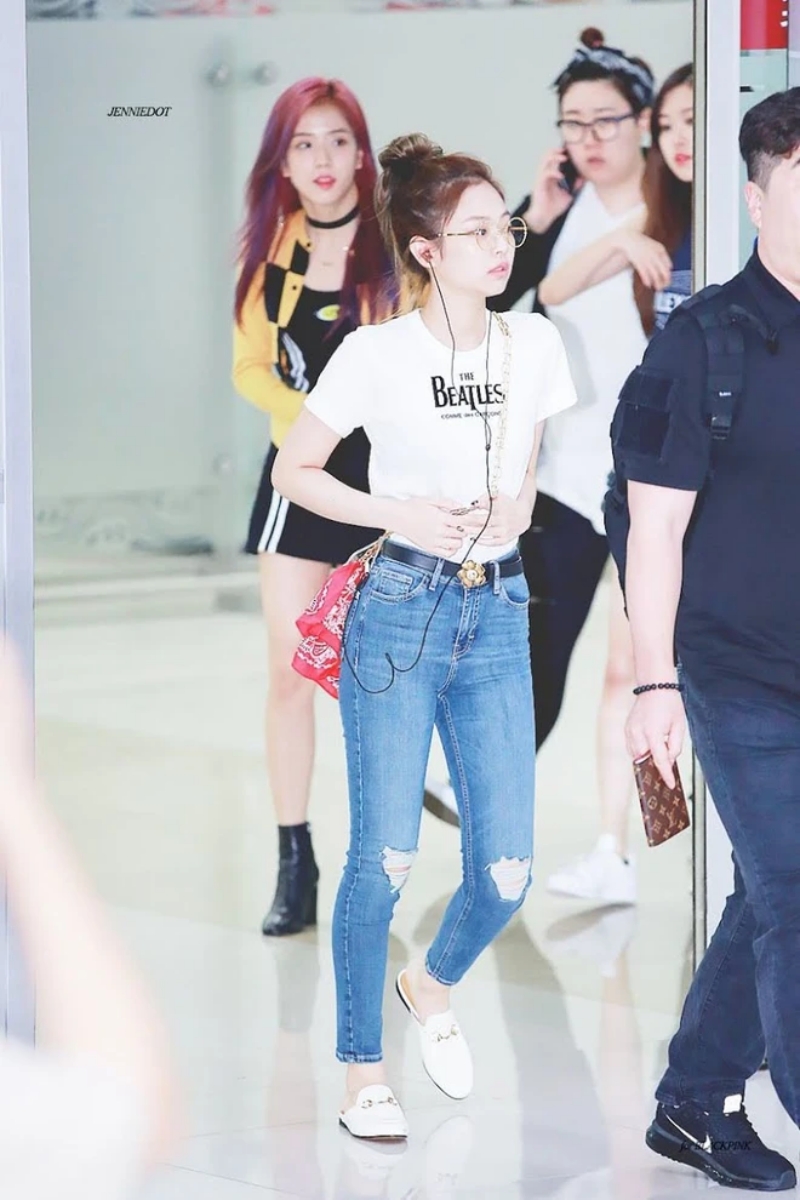 Bóc outfit sân bay của cô nàng Jennie 
