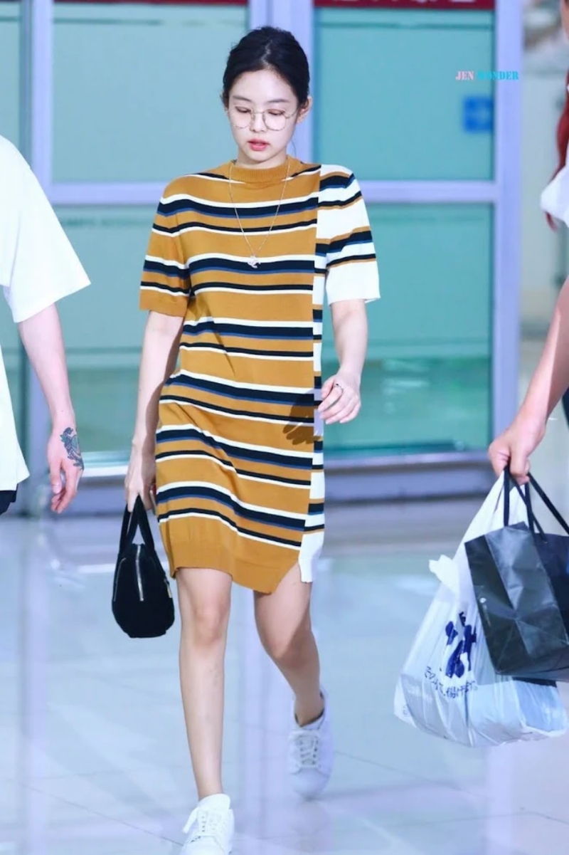 Bóc outfit sân bay của cô nàng Jennie 