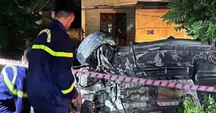 tau-hoa-00 Hiện trường kinh hoàng tai nạn ô tô bị tàu hỏa tông trúng