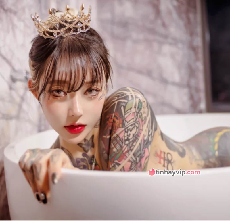 Hot girl 18+ Yoko khoe loạt ảnh nude trong bồn tắm 8