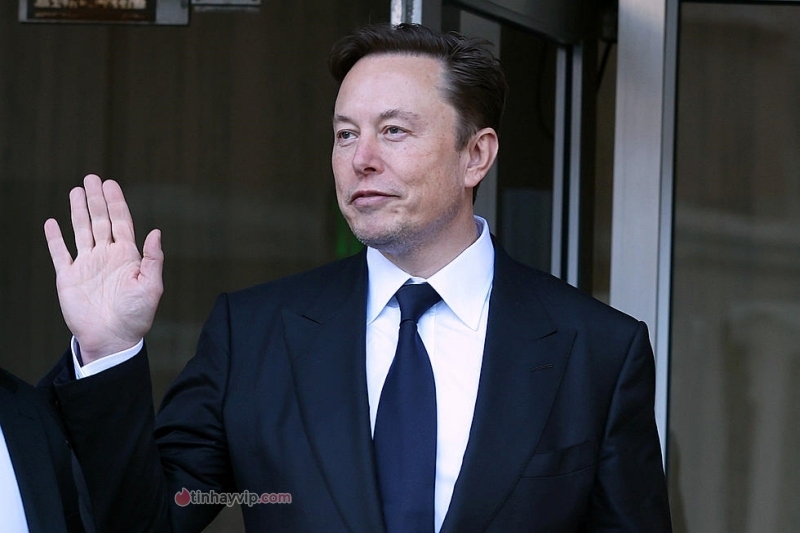 Elon Musk là ai?