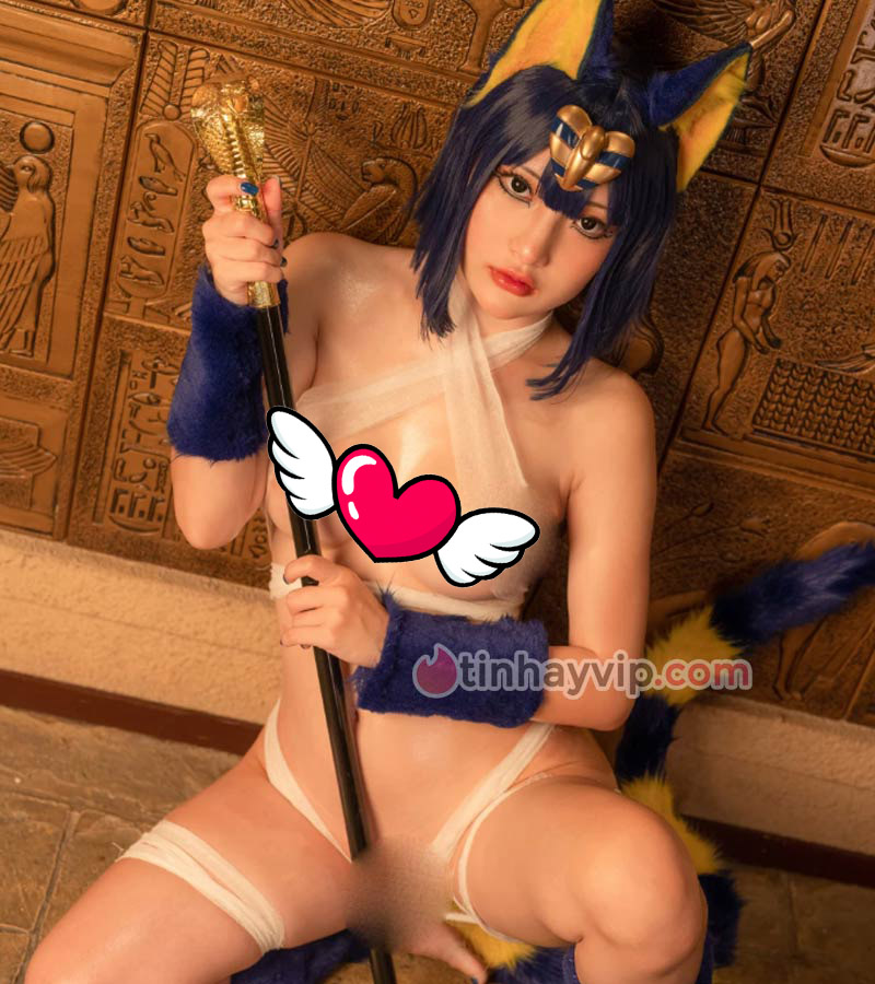 Tiểu Định cosplay Ankha 1