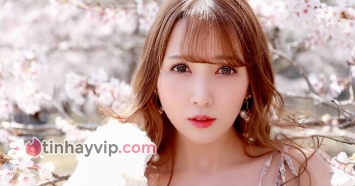 ayaka-tomoda-lan-dau-dong-black-sau-15-nam-debut-0 Ayaka Tomoda lần đầu đóng Black sau 15 năm debut