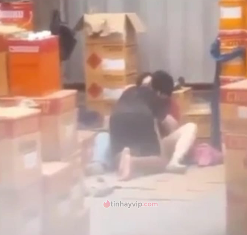 Lộ clip đôi nam nữ "mây mưa" tại công ty ở Đồng Xoài