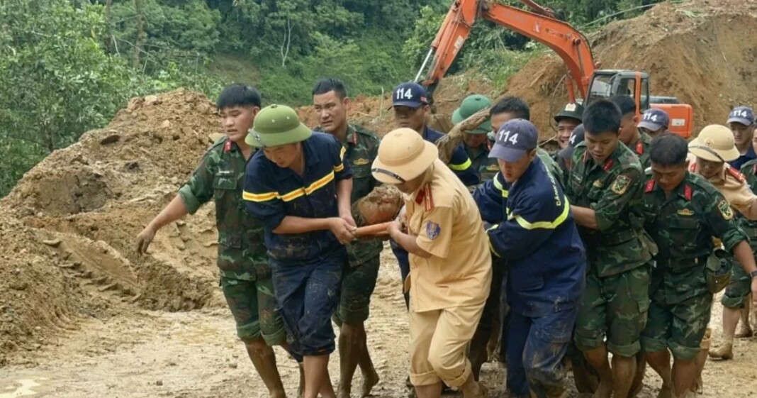 Video tìm thi thể nạn nhân trong vụ sạt sở ở Hà Giang