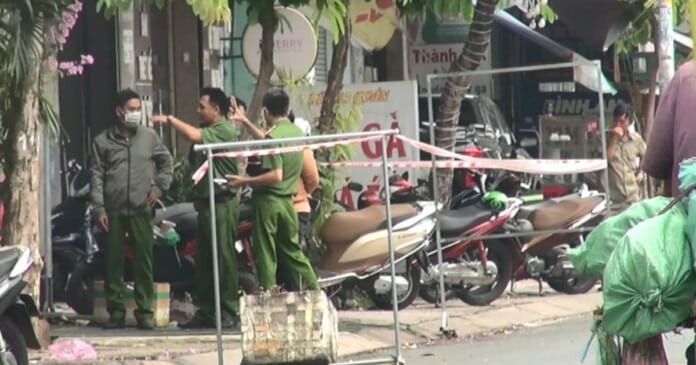 quan-12-01 Thanh niên ngáo đá xiên 2 cô gái trong tiệm Massage quận 12