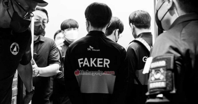 faker-khien-the-gioi-lang-vi-hanh-dong-nguy-hiem-0 Clip Faker khiến thế giới lặng người vì hành động nguy hiểm