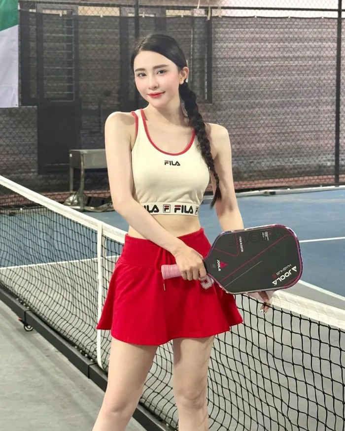 Thời trang mát mẻ khi chơi pickleball gây tranh cãi 