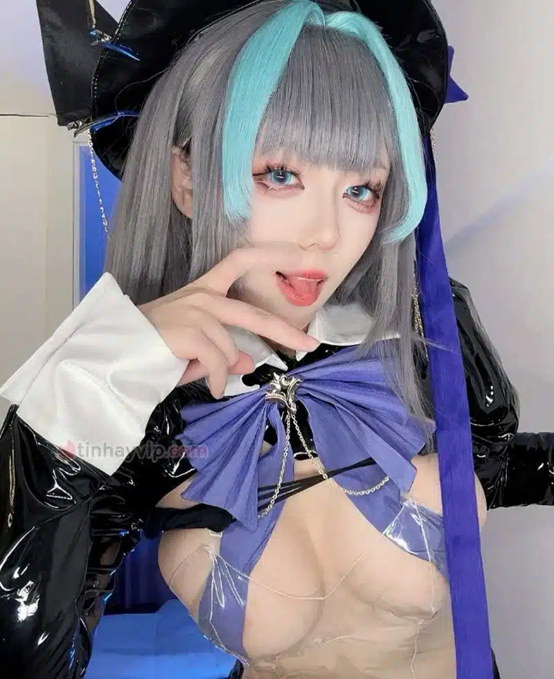 Jiu Yan cosplay Cheshire Azur Lane 18+ diện đồ xuyên thấu