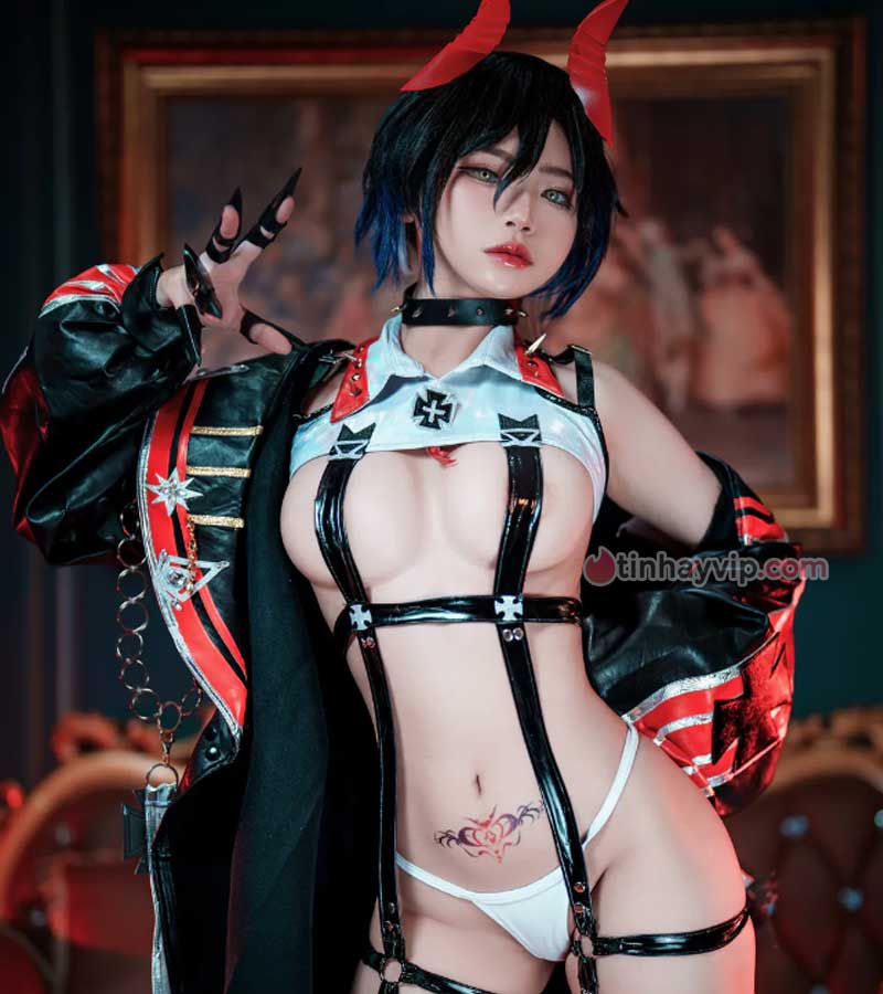 ZinieQ cosplay Ulrich Von Hutten 18+