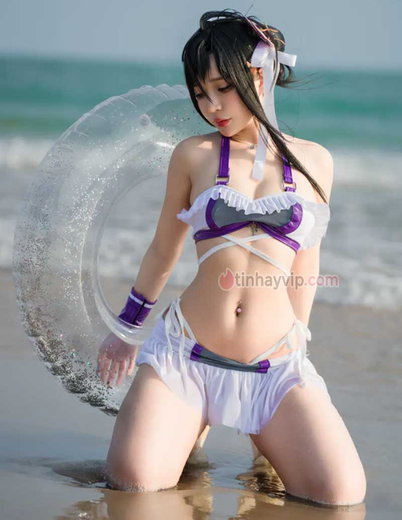 Umeko J cosplay đi bơi