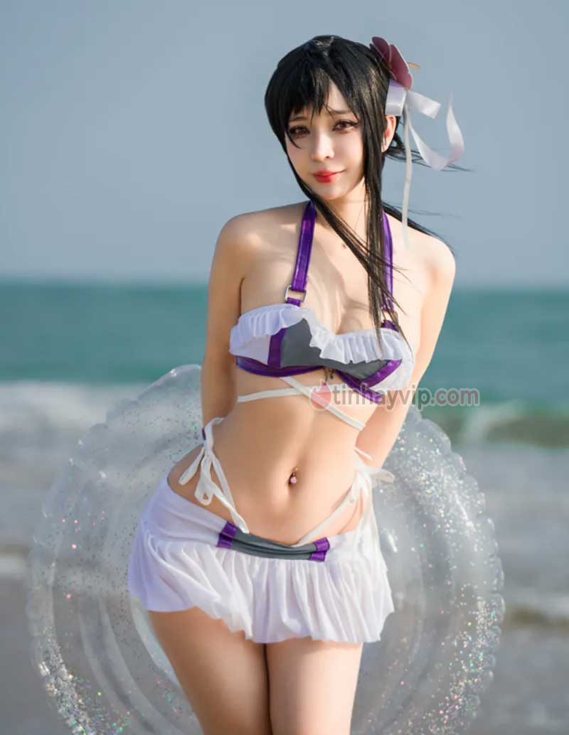 Umeko J cosplay đi bơi