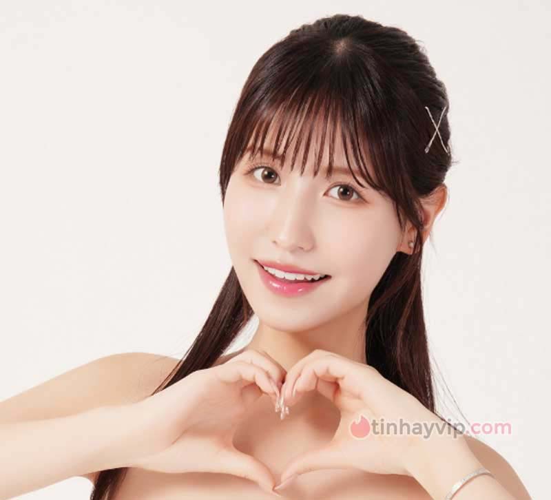 Top diễn viên JAV ăn khách nhất FANZA tháng 1/2025 34. Momo Sakura