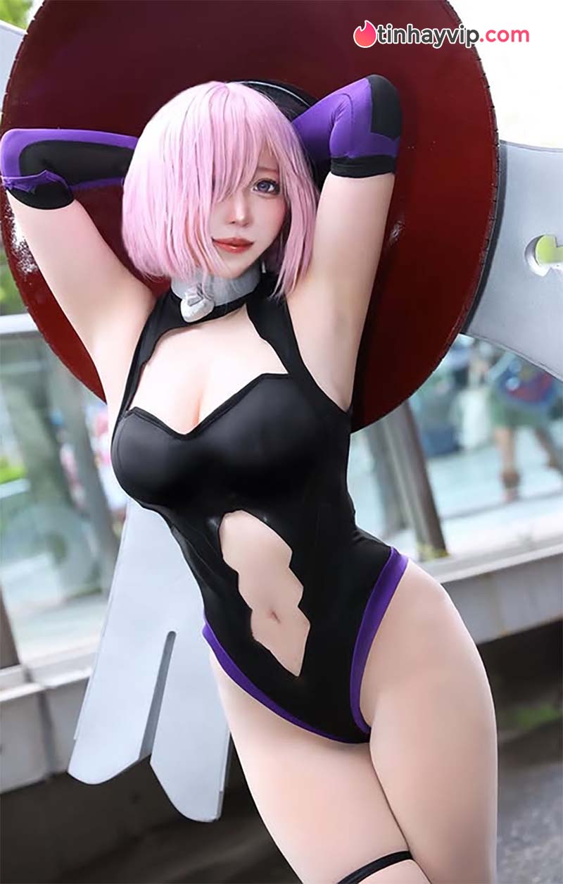 Tạo hình bốc lửa đầy cuốn hút của cosplayer Neuneu