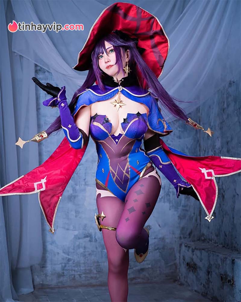 Tạo hình bốc lửa đầy cuốn hút của cosplayer Neuneu