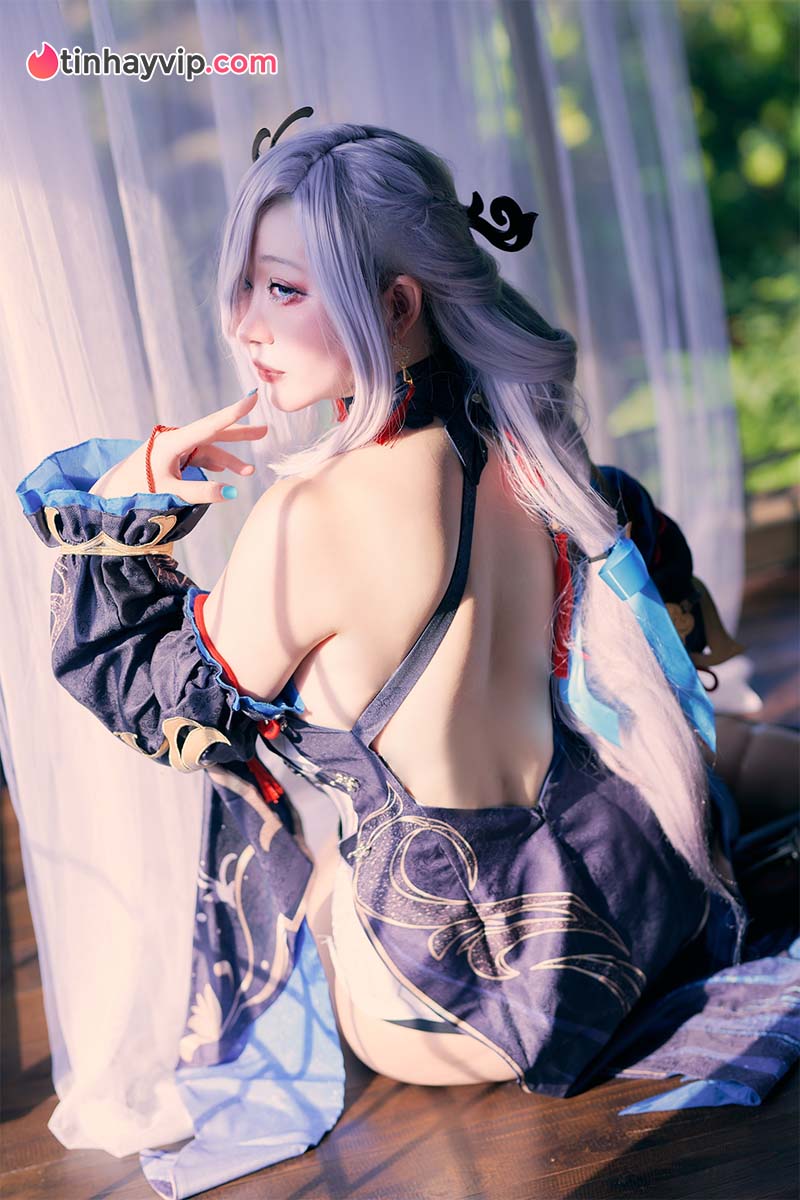 Tạo hình bốc lửa đầy cuốn hút của cosplayer Neuneu