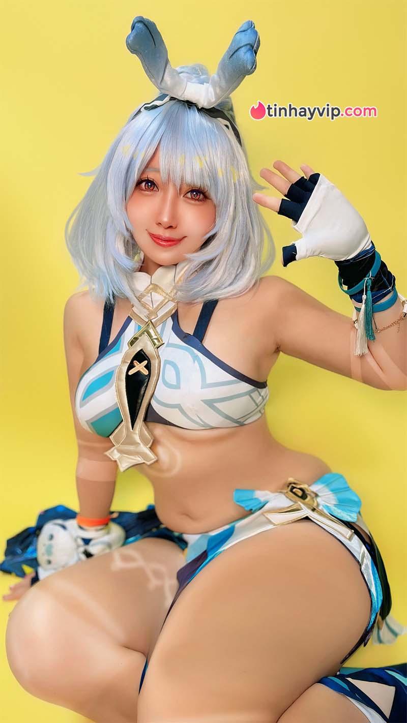 Tạo hình bốc lửa đầy cuốn hút của cosplayer Neuneu