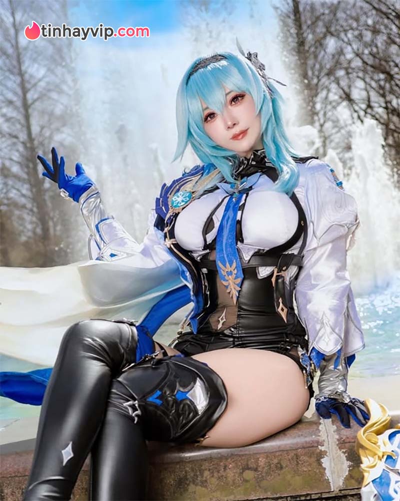 Tạo hình bốc lửa đầy cuốn hút của cosplayer Neuneu