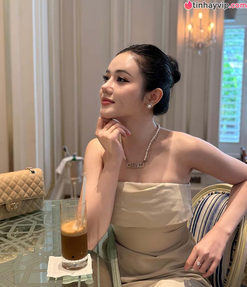 Bị so kè với Xoài Non, hot girl Bò Chảnh đã làm điều không tưởng