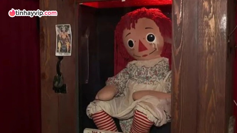 Búp bê Annabelle “mất tích” giữa lúc xảy ra hỏa hoạn: Nhà điều tra công khai sự thật