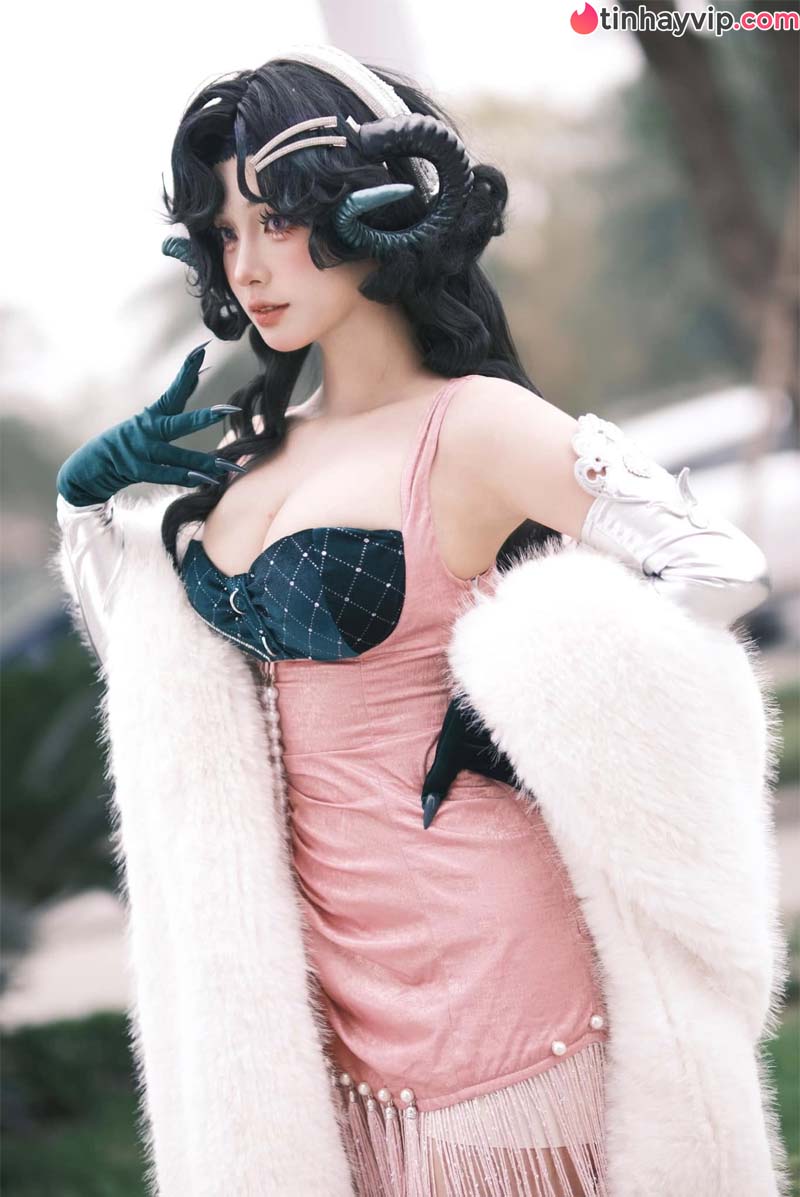 Cosplayer Nguyễn Minh tự tin khoe mặt mộc nhưng fan chỉ "dán mắt" vào đặc điểm nổi bật này