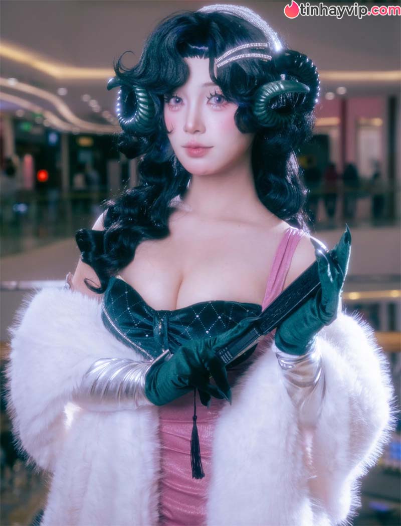 Cosplayer Nguyễn Minh tự tin khoe mặt mộc nhưng fan chỉ "dán mắt" vào đặc điểm nổi bật này