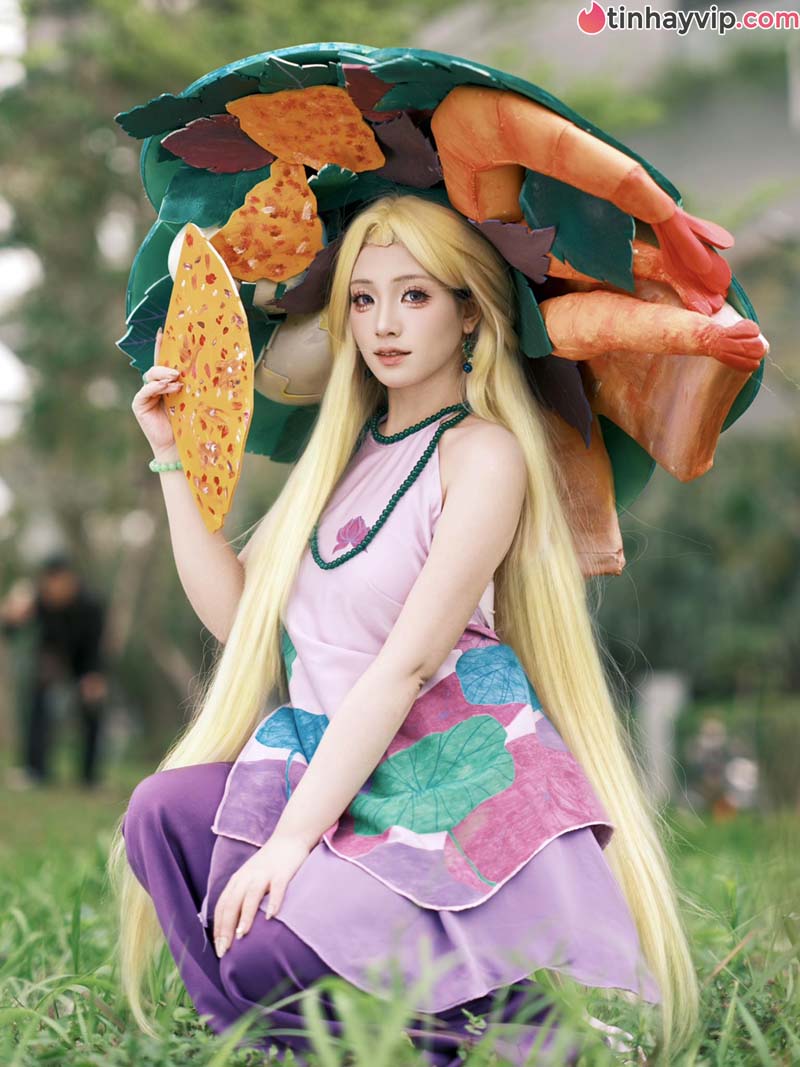 Cosplayer Nguyễn Minh tự tin khoe mặt mộc nhưng fan chỉ "dán mắt" vào đặc điểm nổi bật này