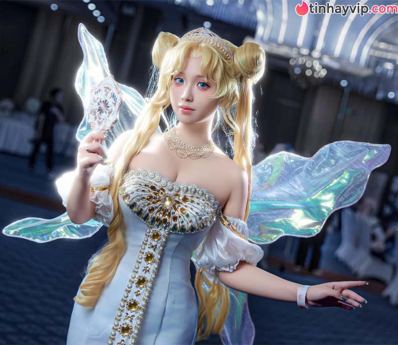 Cosplayer Nguyễn Minh tự tin khoe mặt mộc nhưng fan chỉ "dán mắt" vào đặc điểm nổi bật này