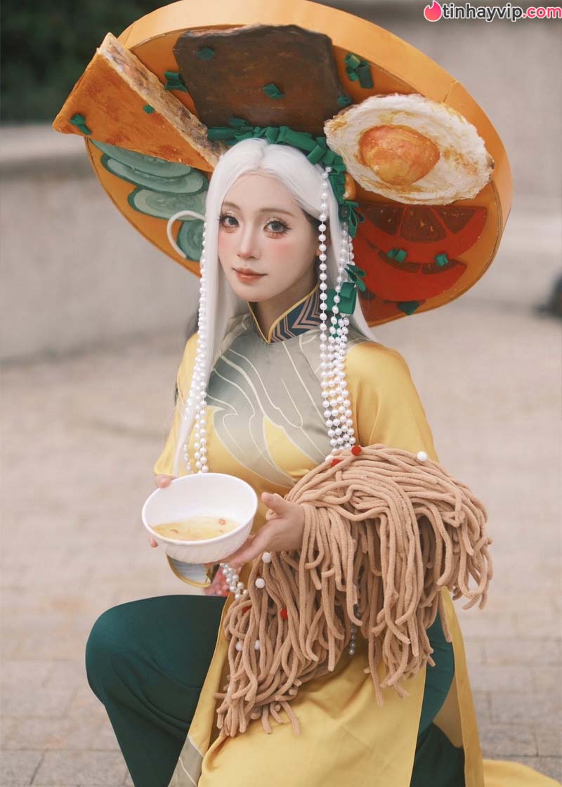 Cosplayer Nguyễn Minh tự tin khoe mặt mộc nhưng fan chỉ "dán mắt" vào đặc điểm nổi bật này