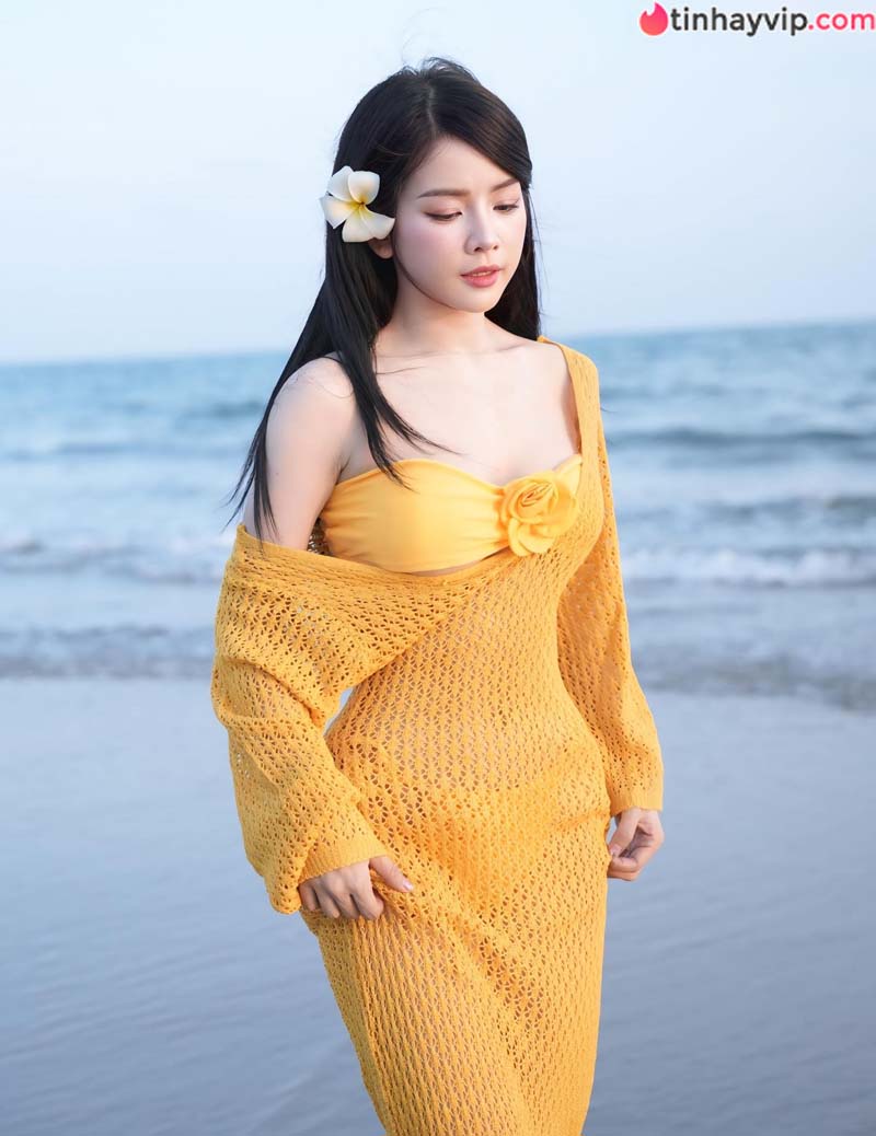 DJ Mie diện bikini "nửa kín nửa hở" cực quyến rũ
