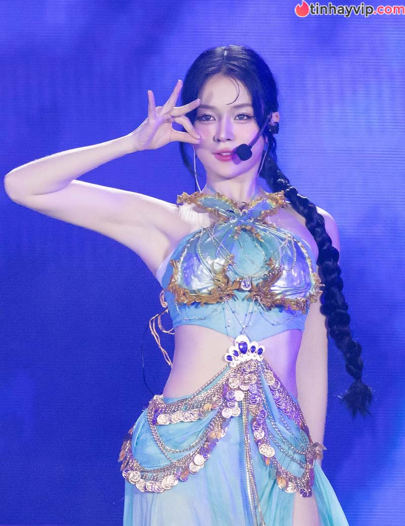 DJ Mie diện bikini "nửa kín nửa hở" cực quyến rũ