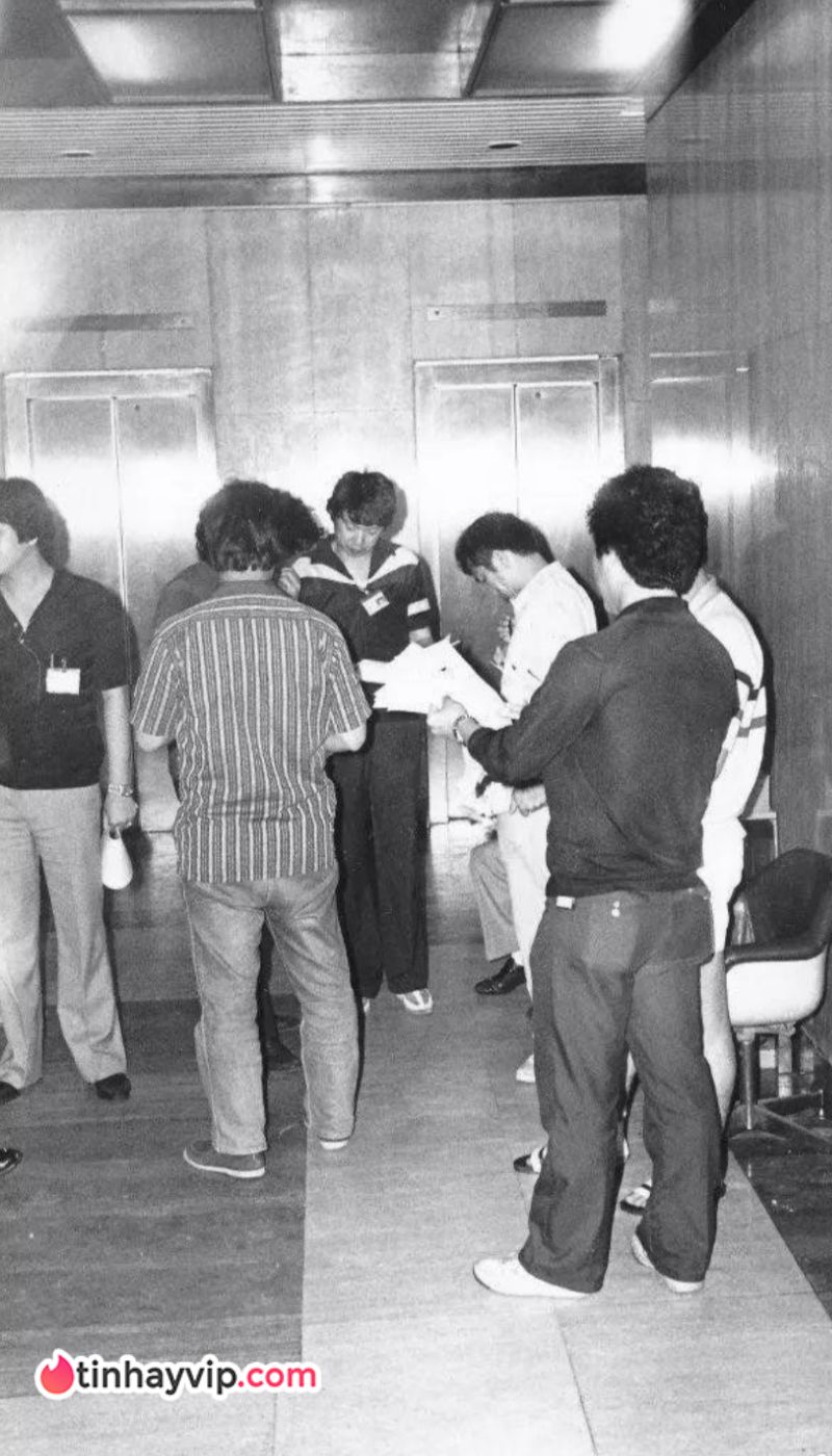 Điều tra ban đầu và cái tên nghi phạm Abdul Karm.