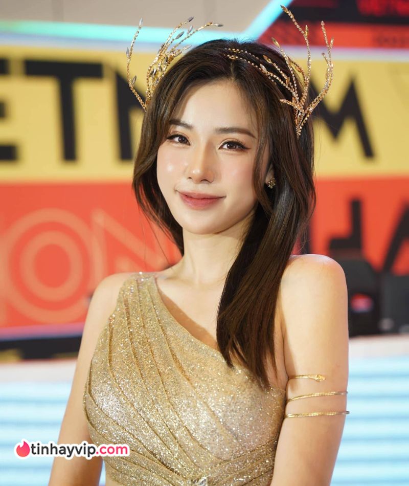 Minh Anh tái ngộ fan Free Fire với nhan sắc thăng hạng