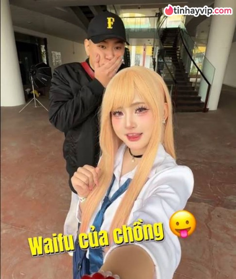 Ông chồng số hưởng: Được vợ cosplay waifu, biểu cảm nói lên tất cả