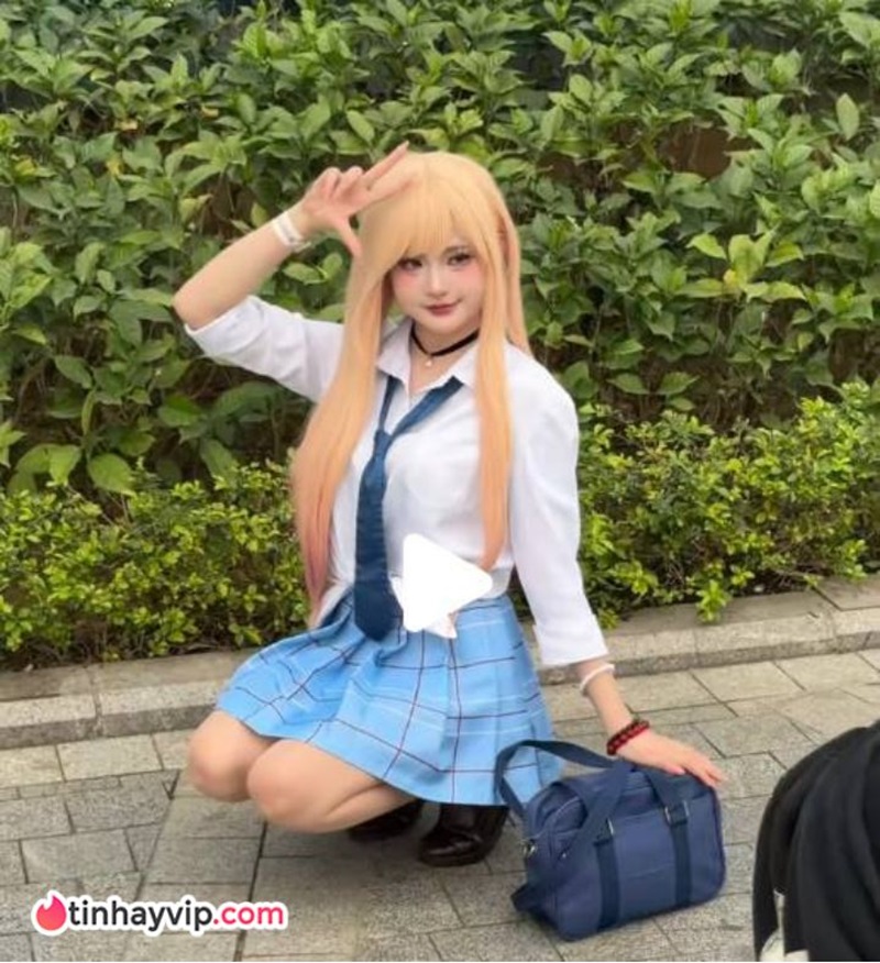 Ông chồng số hưởng: Được vợ cosplay waifu, biểu cảm nói lên tất cả