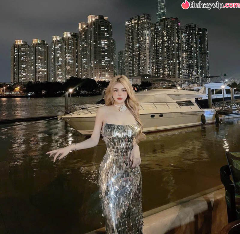 Lộ diện phiên bản 2.0 của Ngân 98: CĐM gật gù xinh hơn bản gốc Lộ diện phiên bản 2.0 của Ngân 98: CĐM gật gù xinh hơn bản gốc