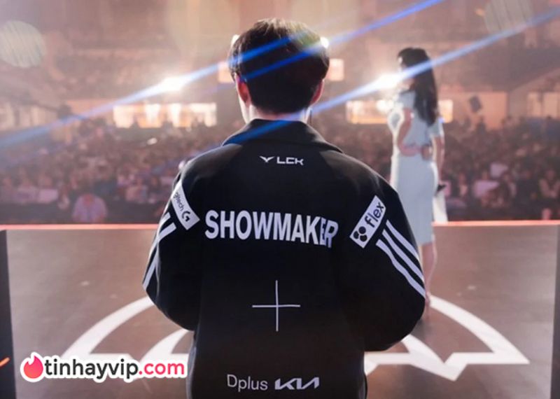 Hình ảnh ShowMaker ngồi thất thần, bờ vai run lên trong phòng chờ nhanh chóng lan truyền khắp cộng đồng.