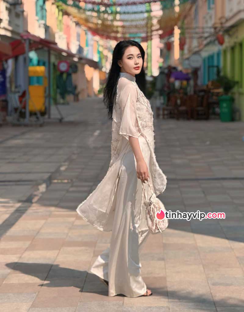 Chỉ một cú lắc hông, hot TikToker hút 5 triệu ánh nhìn Chỉ một cú lắc hông, hot TikToker hút 5 triệu ánh nhìn