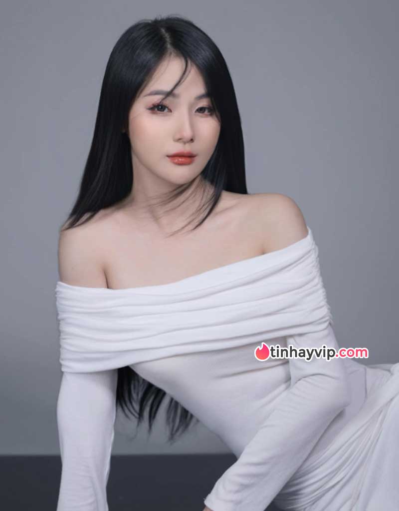 Chỉ một cú lắc hông, hot TikToker hút 5 triệu ánh nhìn
