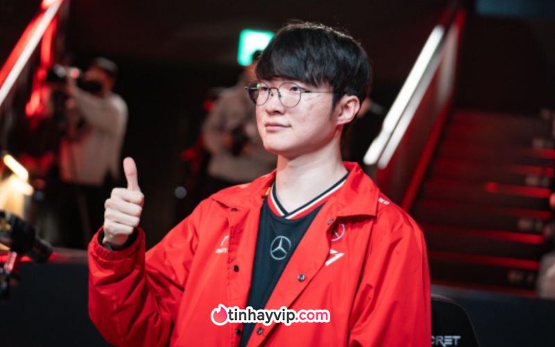 Bản hợp đồng bất ngờ từ T1 và Faker.
