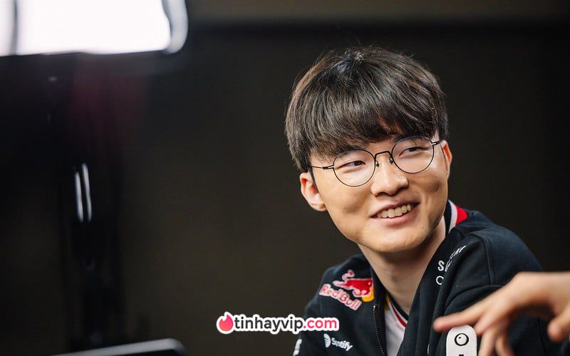 Tin Hot: T1 chính thức gia hạn hợp đồng với Faker đến 2029