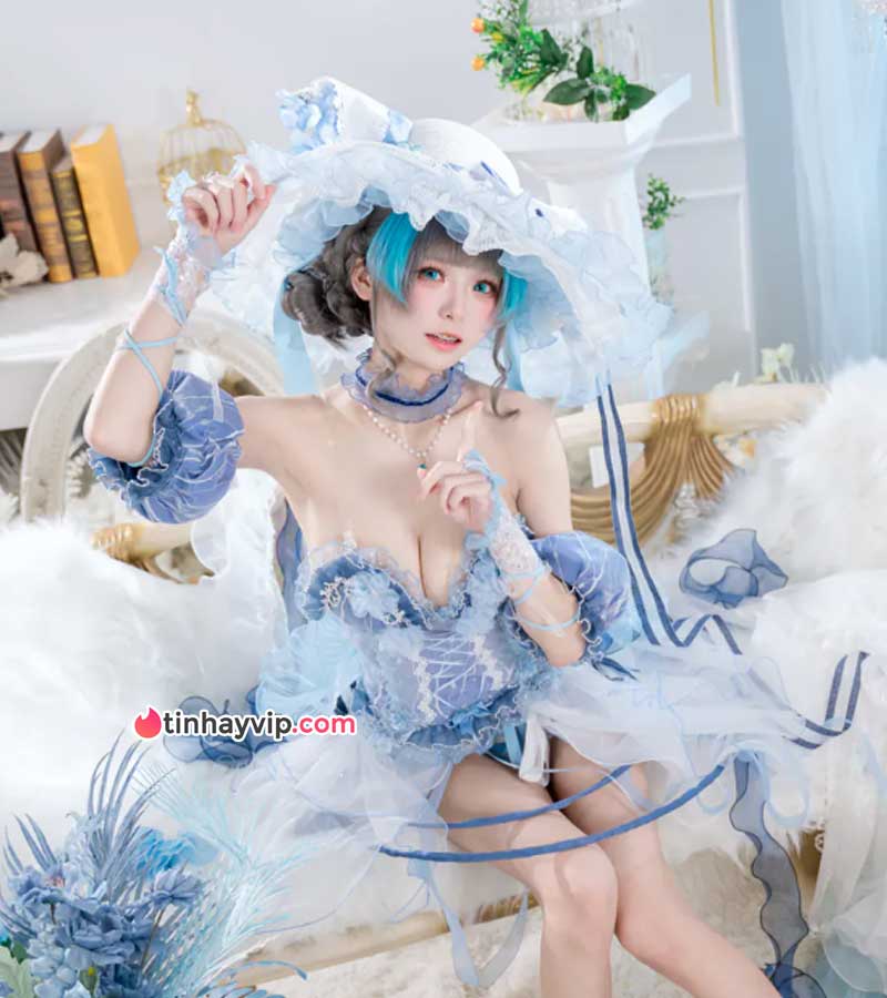 Jiuqi cosplay Cheshire Azur Lane show vòng 1 phổng phao
